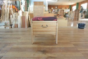 桐箪笥からスツールに再生