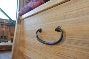 桐箪笥からスツールに再生