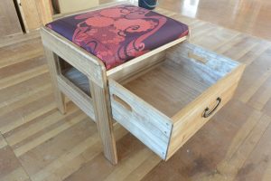 桐箪笥からスツールに再生