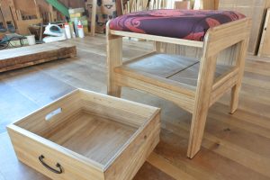 桐箪笥からスツールに再生
