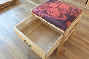 桐箪笥からスツールに再生