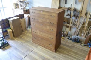 三つ重ね整理箪笥の中台と下台のみで二つ重ねにまとめるアレンジの鳥観図