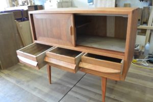 桐箪笥再生北欧ビンテージ調チェストの全開放図