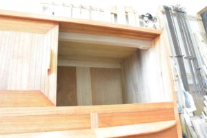 桐箪笥再生北欧ビンテージ調チェストの天板を補強しました。