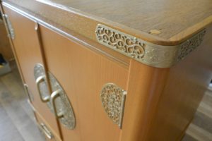 和洋折衷箪笥を厨子に改造