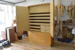 和洋折衷箪笥を厨子に改造