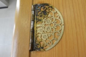 和洋折衷箪笥を厨子に改造