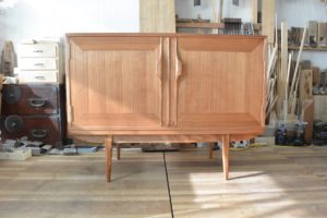 三つ重ね総桐たんすを北欧ビンテージ調のリビングボードとカップボードに再生