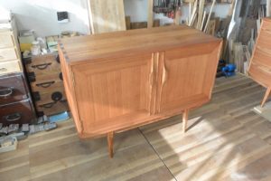 三つ重ね総桐たんすを北欧ビンテージ調のリビングボードとカップボードに再生