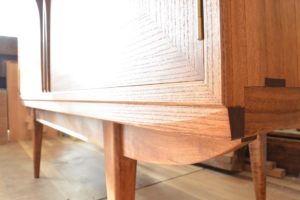 三つ重ね総桐たんすを北欧ビンテージ調のリビングボードとカップボードに再生