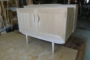 三つ重ね総桐たんすを北欧ビンテージ調のリビングボードとカップボードに再生