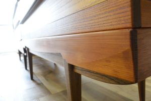 三つ重ね整理箪笥から北欧ビンテージ調チェスト二竿とTVボードに改造