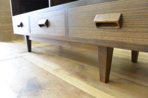 三つ重ね整理箪笥から北欧ビンテージ調チェスト二竿とTVボードに改造