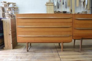 三つ重ね整理箪笥から北欧ビンテージ調チェスト二竿とTVボードに改造