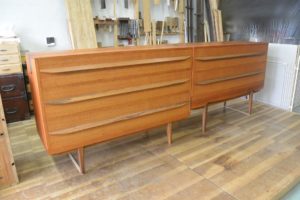 三つ重ね整理箪笥から北欧ビンテージ調チェスト二竿とTVボードに改造