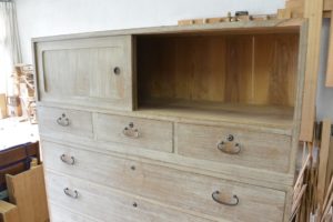 三つ重ね整理箪笥から北欧ビンテージ調チェスト二竿とTVボードに改造