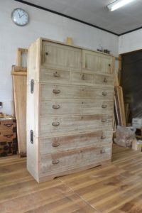 三つ重ね整理箪笥から北欧ビンテージ調チェスト二竿とTVボードに改造