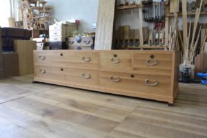 下三中洋の総桐箪笥をローテレビボードに改造