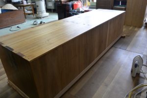 下三中洋の総桐箪笥をローテレビボードに改造