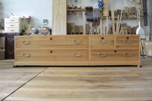 下三中洋の総桐箪笥をローテレビボードに改造