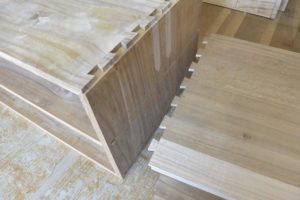 下三中洋の総桐箪笥をローテレビボードに改造