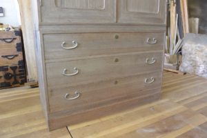 下三中洋の総桐箪笥をローテレビボードに改造