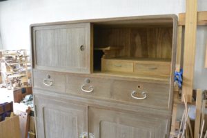 下三中洋の総桐箪笥をローテレビボードに改造