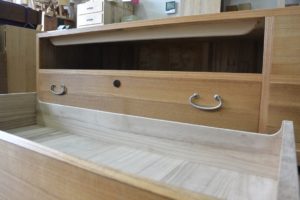 下三中洋の総桐箪笥をローテレビボードに改造