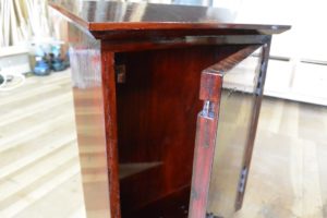 桐たんすの引出しを忍び錠付きの溜塗のポストに改造