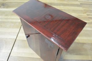 桐たんすの引出しを忍び錠付きの溜塗のポストに改造