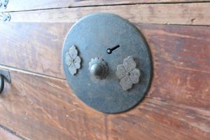 時代箪笥をソファとオットマンに改造