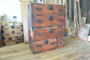 時代箪笥をソファとオットマンに改造