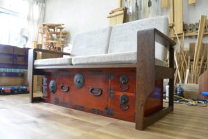 時代箪笥をソファとオットマンに改造