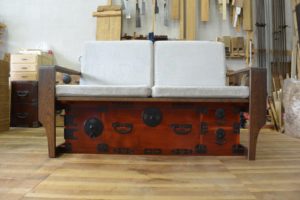 時代箪笥をソファとオットマンに改造