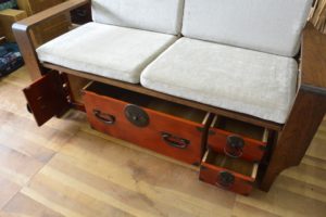 時代箪笥をソファとオットマンに改造