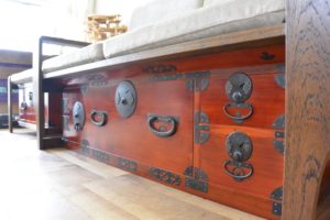 時代箪笥をソファとオットマンに改造