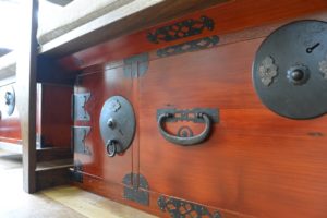 時代箪笥をソファとオットマンに改造