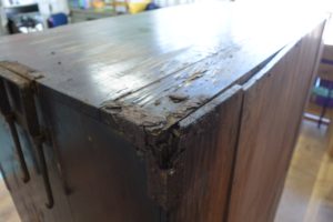 時代箪笥を四つ脚のワイドチェストにアレンジ