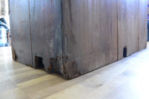 時代箪笥を四つ脚のワイドチェストにアレンジ